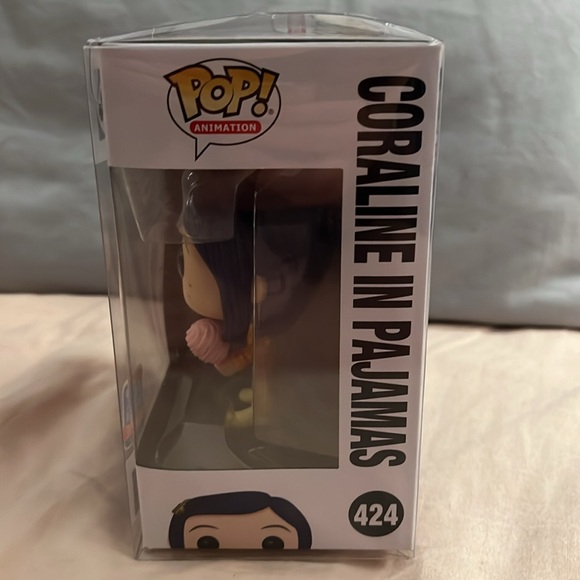 NIB Vaulted/Rare Funko Pop Coraline in Pajamas #424 Fall Convention Exclusive! - Picture 2 of 7
